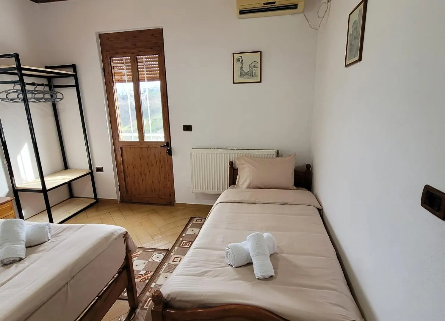 Jona Guest House Gjirokaster Albania