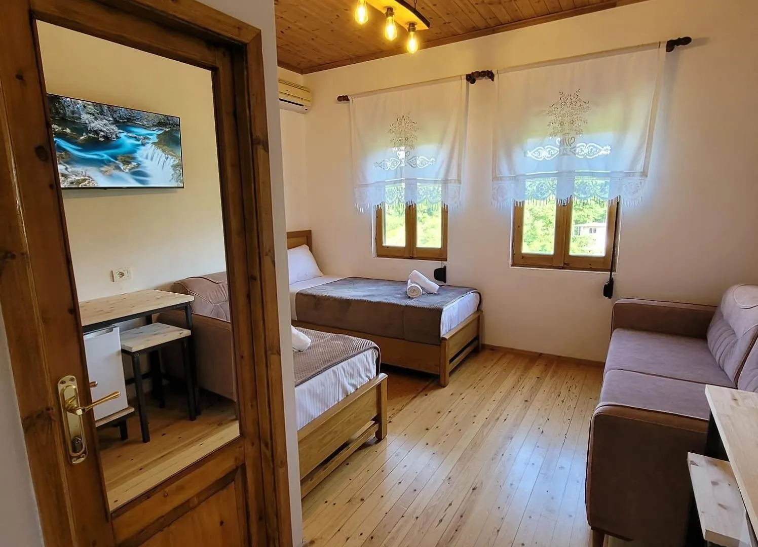 Jona Guest House Gjirokastër